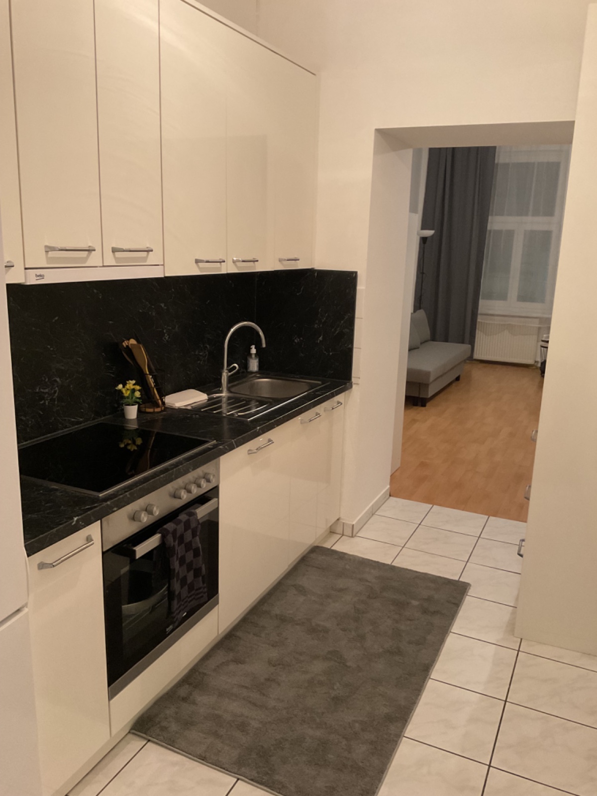 Palace Apartment ist ein Anbieter von komfortablen und luxuriösen Unterkunftserlebnissen in einem Apartment-Service. Unser Ziel ist es, unseren Gästen eine entspannte und gemütliche Atmosphäre zu bieten, die sich wie zu Hause anfühlt. Jede unserer sorgfältig gestalteten und voll ausgestatteten modernen Wohnungen verfügt über alles, um Ihren Aufenthalt so angenehm wie möglich zu gestalten.